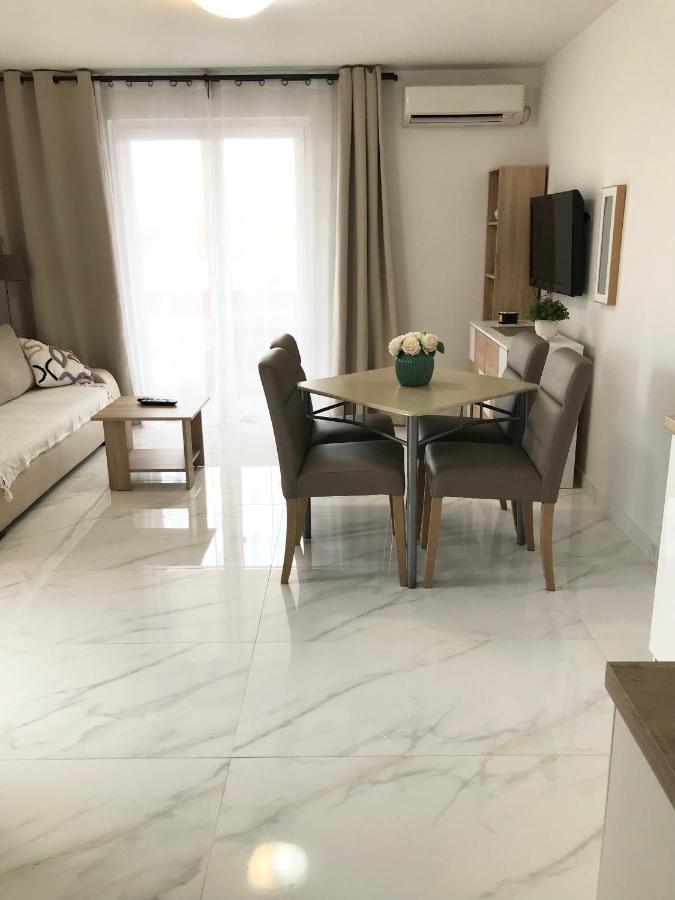 Apartments Mare 푸나트 외부 사진